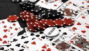 Meja Live Sic Bo dengan area taruhan di layar ponsel